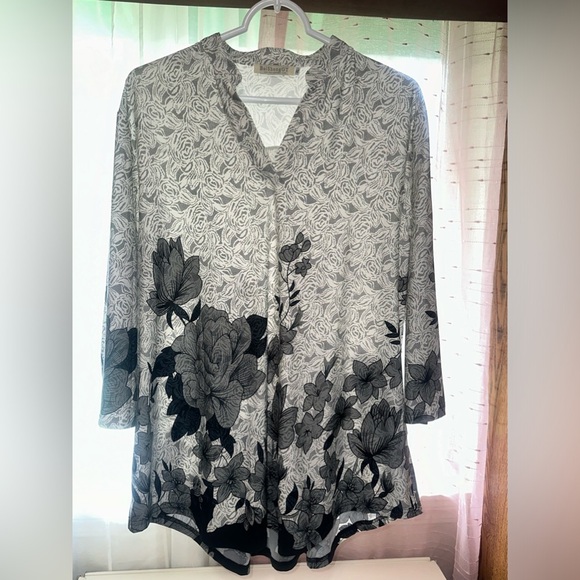 Bai Sheng GT White with floral print split V-neck top/blouse size XL - Picture 2 of 5